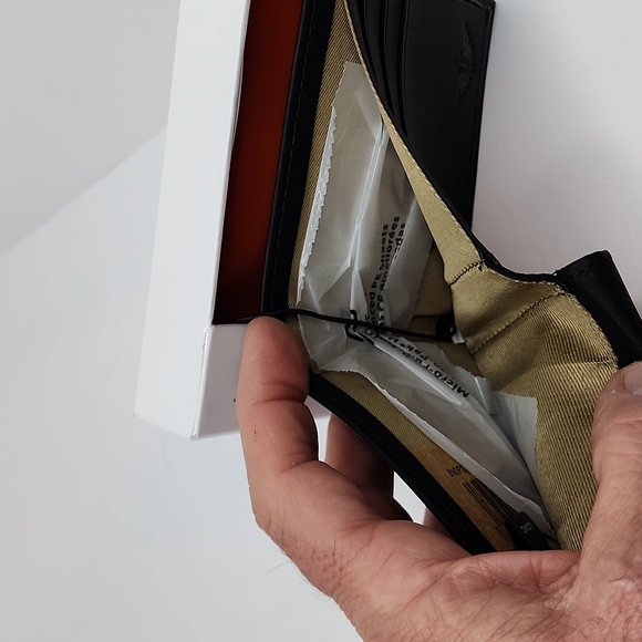 DOCKERS HANDCRAFTED MENS BLACK WALLET - Picture 9 of 10